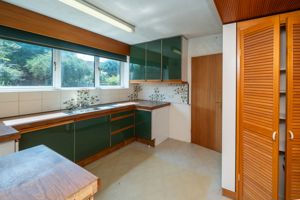 KITCHEN- click for photo gallery